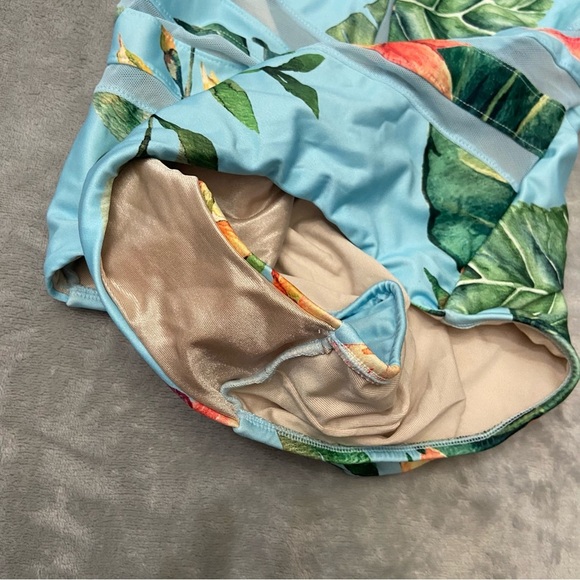 New! Leonisa BIO-PET Technology Gentle Abdominal Control Swimsuit 27662 - Picture 6 of 11